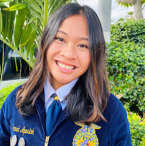 Meet your Posher, Hannah nicole